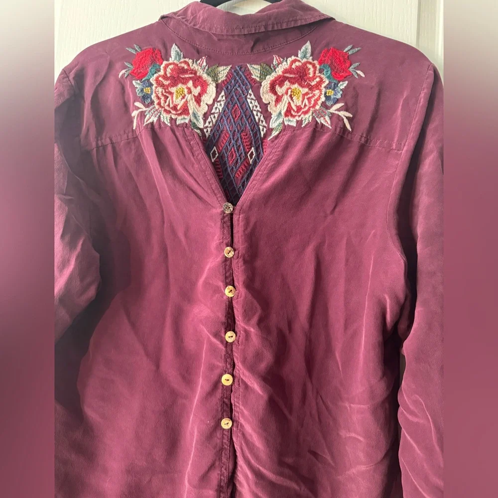 Johnny Was Silk Floral Shirt w/ button dart embellished back - size L Fabulous - Picture 9 of 13